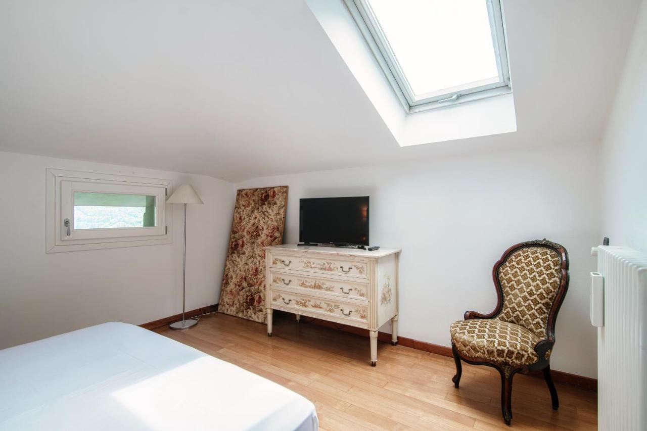 I D'A Charming Penthouse - Lake View- Como- House-130 Mt-2 Double Bedrooms And 2 Double Bathrooms A Spacious Living Room-Full Equipped Kitchen-Private Garden And Terrace-Private Covered Parking エクステリア 写真
