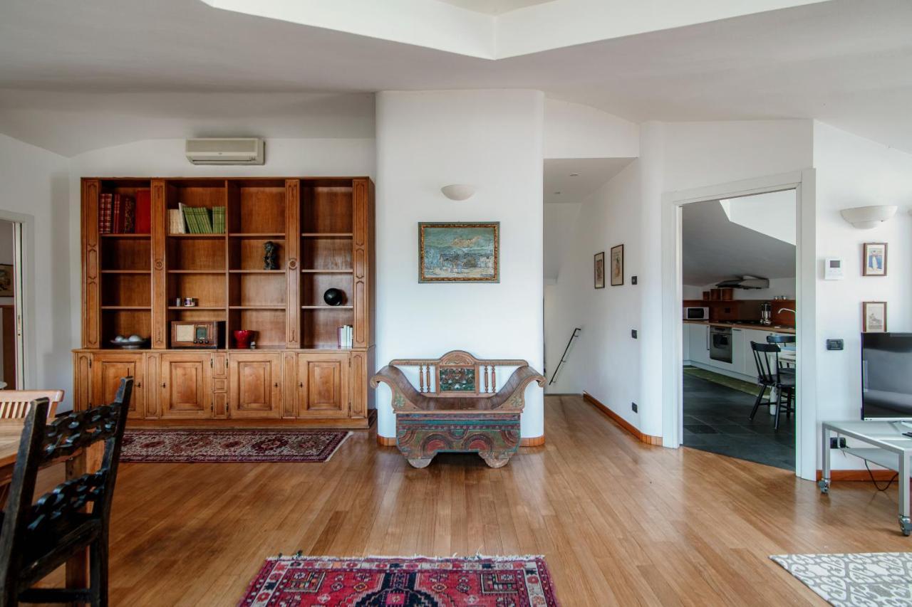 I D'A Charming Penthouse - Lake View- Como- House-130 Mt-2 Double Bedrooms And 2 Double Bathrooms A Spacious Living Room-Full Equipped Kitchen-Private Garden And Terrace-Private Covered Parking エクステリア 写真