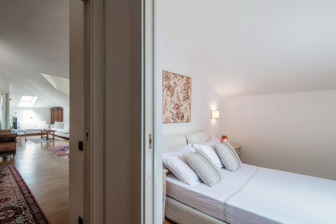 I D'A Charming Penthouse - Lake View- Como- House-130 Mt-2 Double Bedrooms And 2 Double Bathrooms A Spacious Living Room-Full Equipped Kitchen-Private Garden And Terrace-Private Covered Parking エクステリア 写真