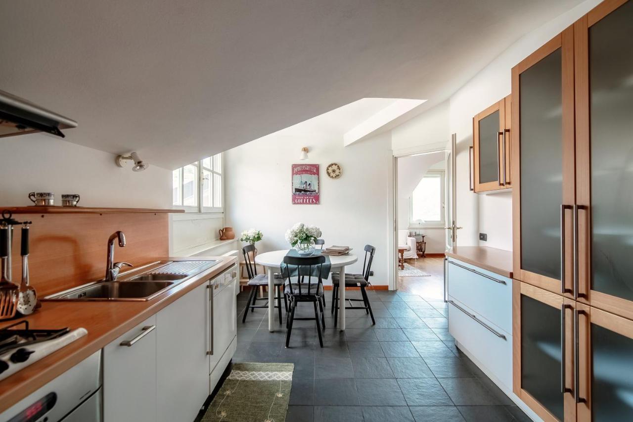 I D'A Charming Penthouse - Lake View- Como- House-130 Mt-2 Double Bedrooms And 2 Double Bathrooms A Spacious Living Room-Full Equipped Kitchen-Private Garden And Terrace-Private Covered Parking エクステリア 写真