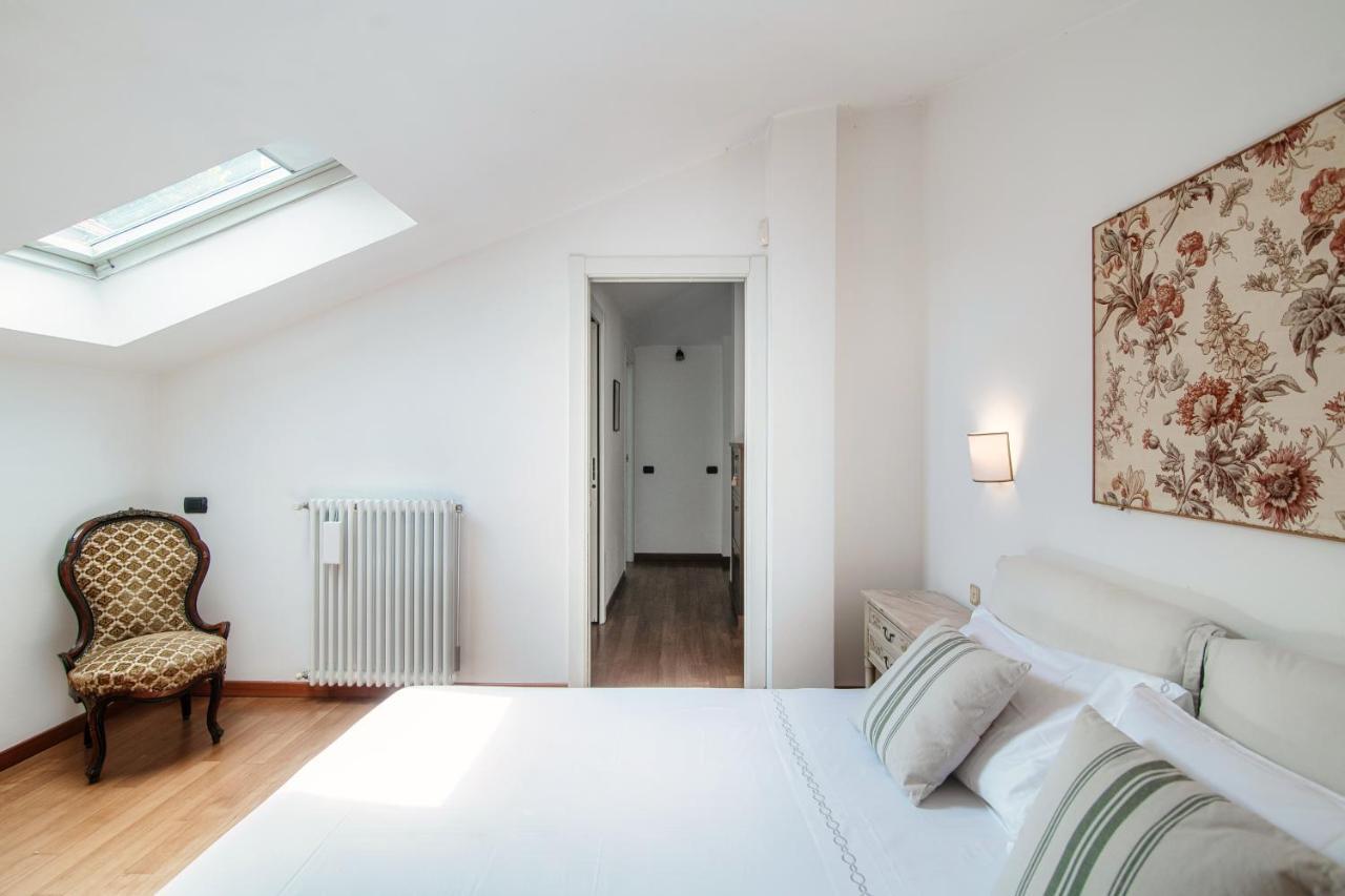 I D'A Charming Penthouse - Lake View- Como- House-130 Mt-2 Double Bedrooms And 2 Double Bathrooms A Spacious Living Room-Full Equipped Kitchen-Private Garden And Terrace-Private Covered Parking エクステリア 写真