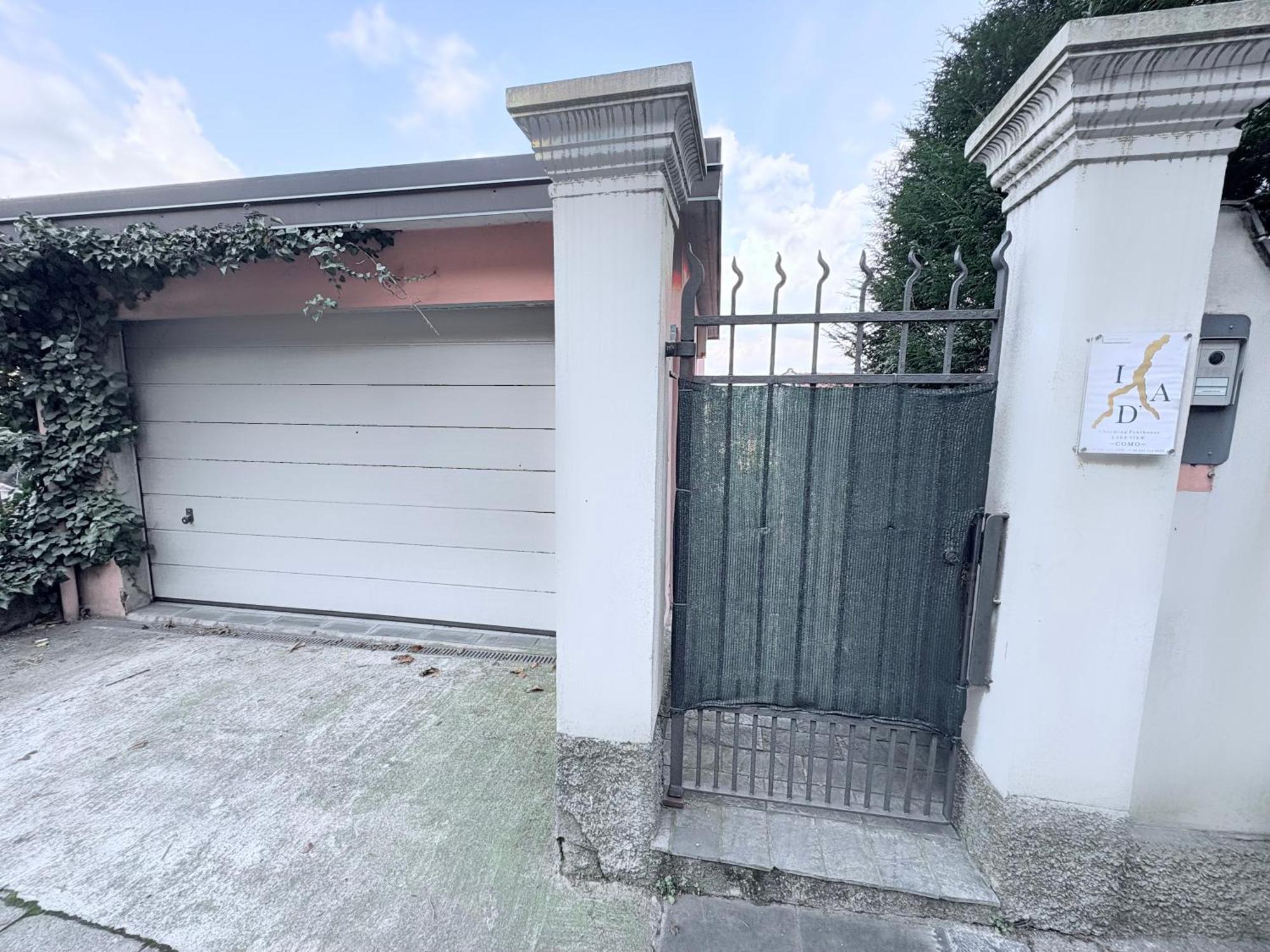 I D'A Charming Penthouse - Lake View- Como- House-130 Mt-2 Double Bedrooms And 2 Double Bathrooms A Spacious Living Room-Full Equipped Kitchen-Private Garden And Terrace-Private Covered Parking エクステリア 写真